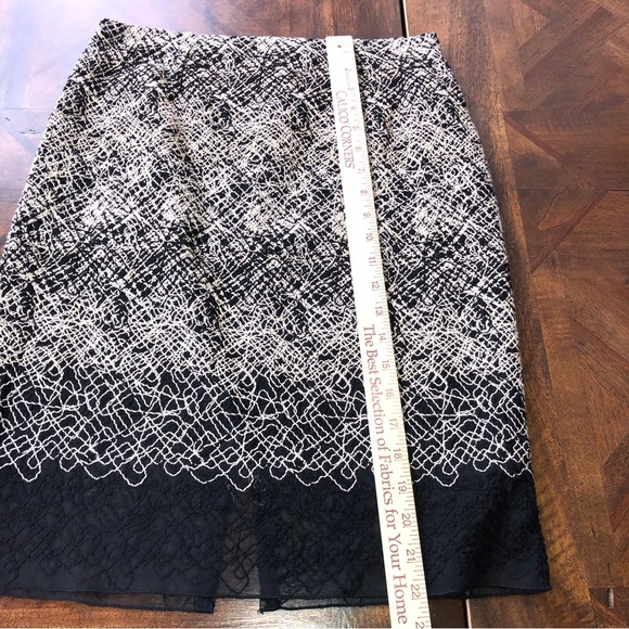Worth Collection Black and Tan Textured Embroidery Skirt New Size 4 - Picture 10 of 10